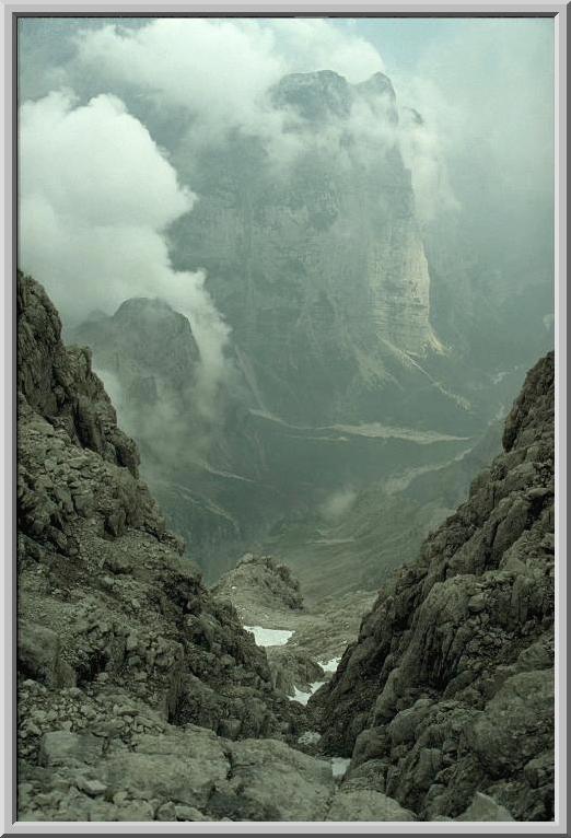 Beim Abstieg zum Sentiero delle Bocchette Alte. Die Kletterschwierigkeit liegt im ersten Grat.