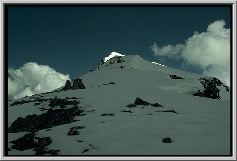 Der Gipfelgrat des Ferdenrothorn, gute Kondition verlangte der noch nicht gespurte Weg über Neuschnee