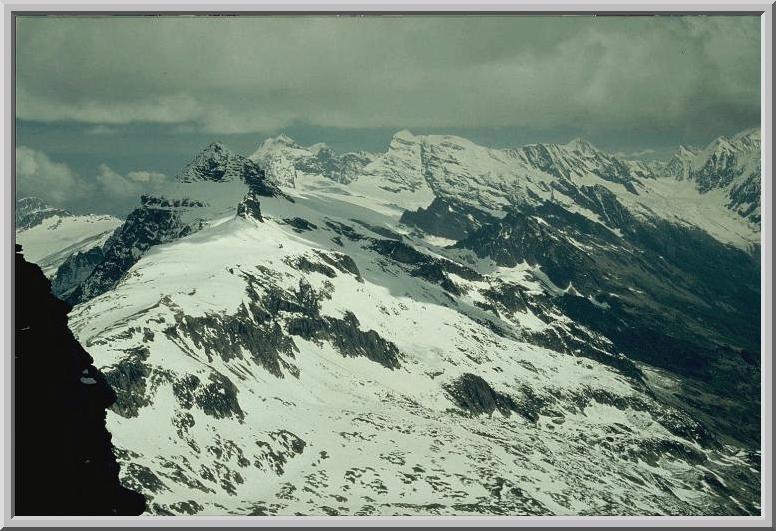 Die Hockenhornpyramide, im Vordergrund das kleine Hockenhorn.