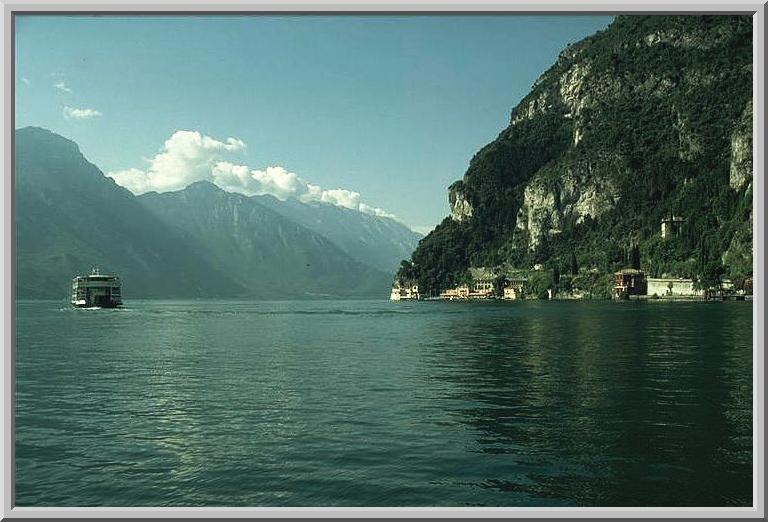 Gardasee und Straße nach Limone